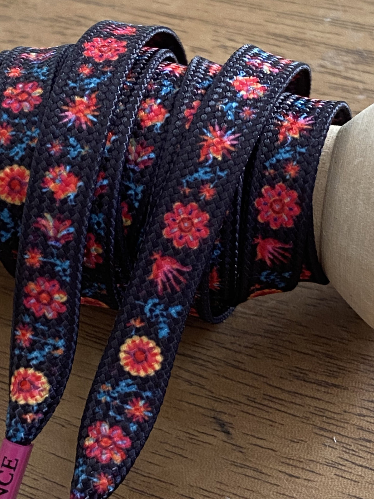 Lacets imprimés Fleurs Frida Fond Noir - Édition Limitée –