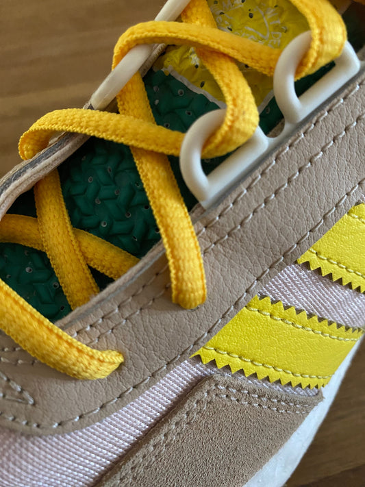 Lacets ovales jaunes lumineux sport