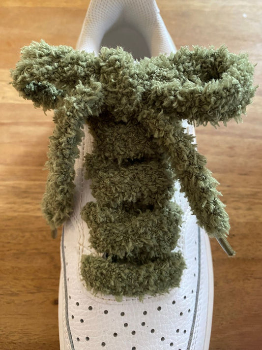 Lacets Fluffy plats de couleur vert kaki et tout doux