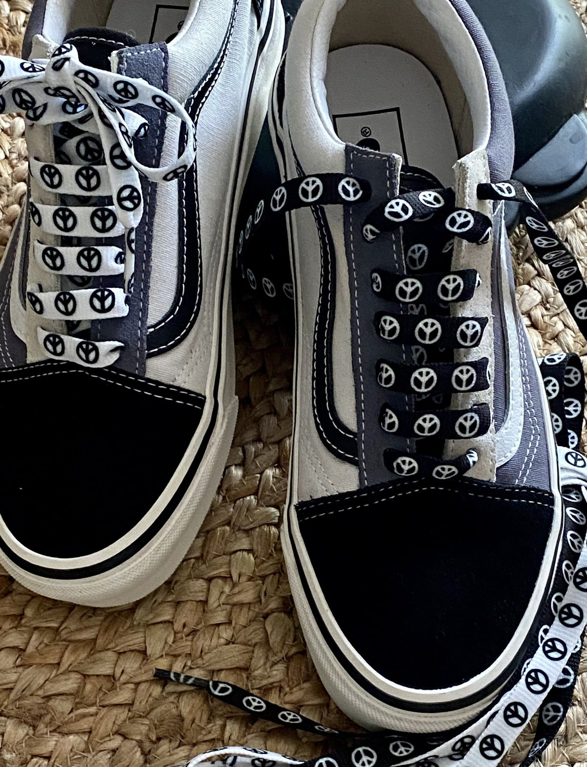 Peace & Love laces - white and black