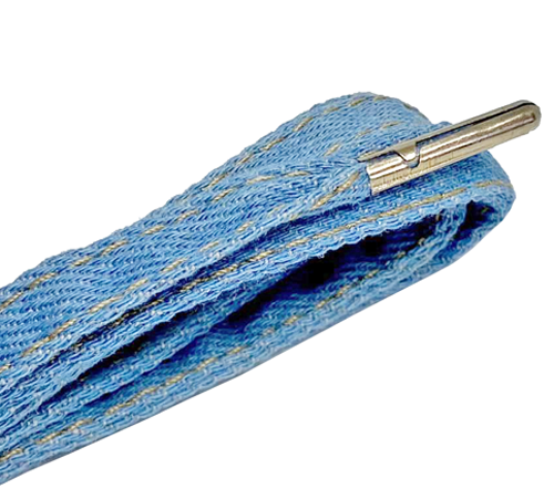 Lacets plats en jeans clair finition oeillet en métal argenté