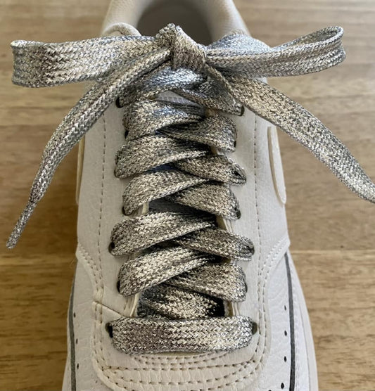 Lacets plats paillettes argentés en Lurex