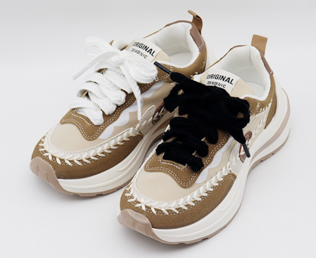 White herringbone flat laces