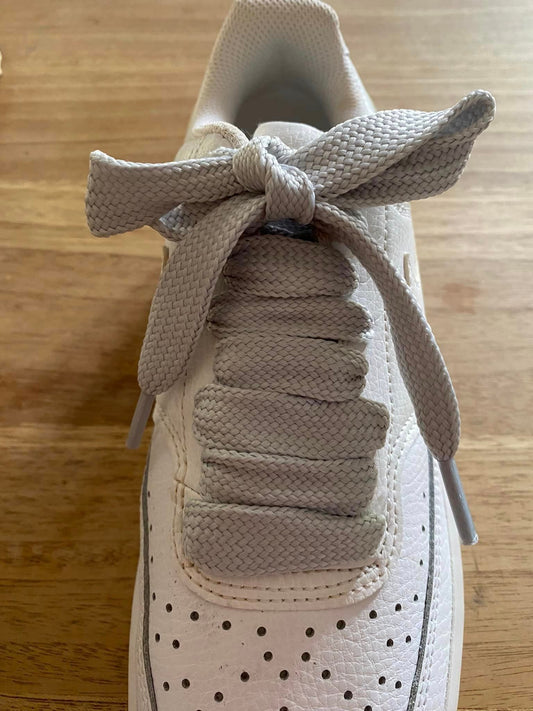 Wide flat laces 1.8 cm Pearl grey - Crazylace