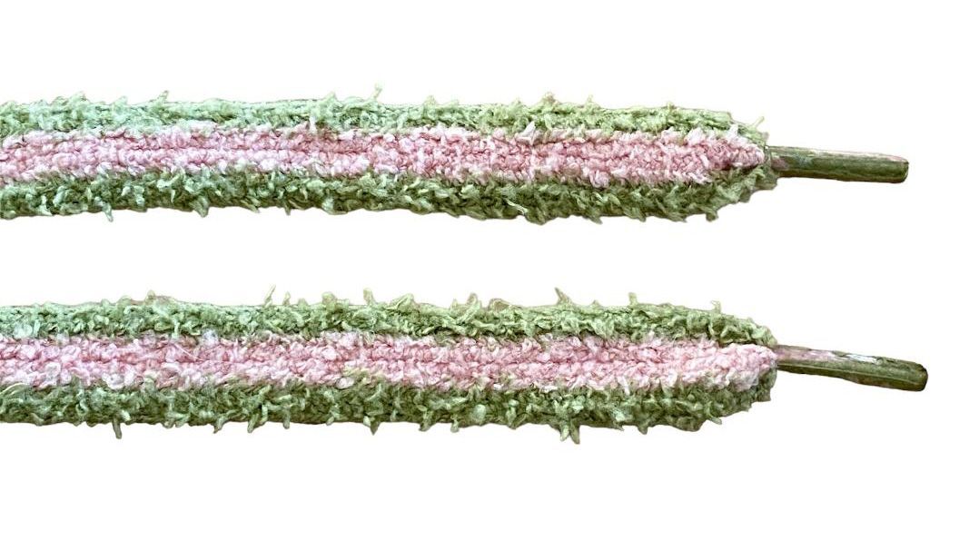 Lacets plats Fluffy bicolore kaki et rose  – Style Urban Street, doux comme un nounours