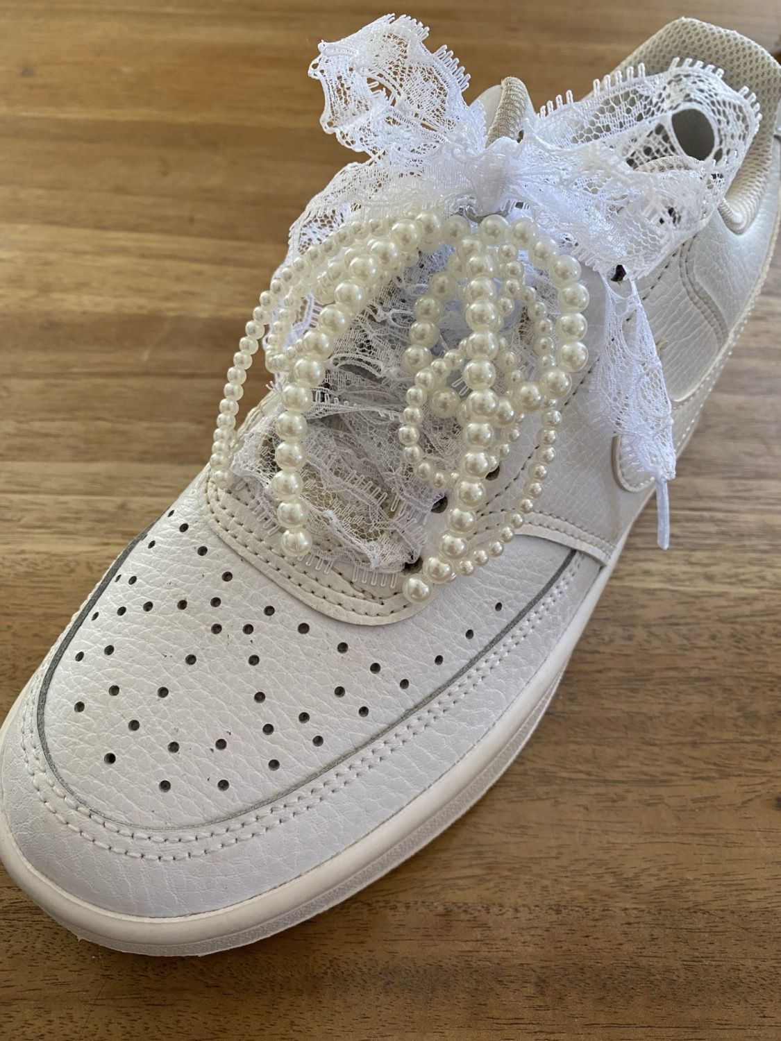 Cultured pearl tassel charms for laces