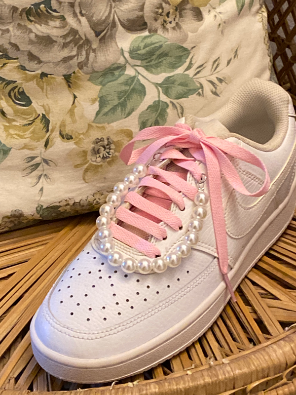 "Soft pearl style" white bead bracelet for shoes or sneakers