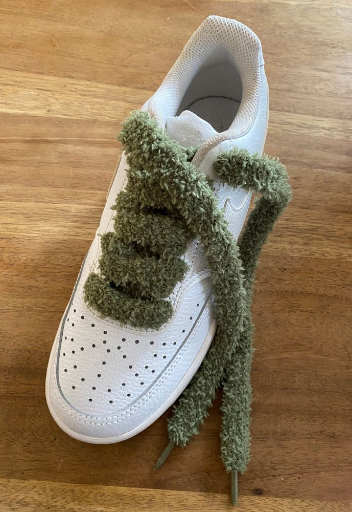 Lacets plats Fluffy vert kaki – Style Urban Street, doux comme un nounours
