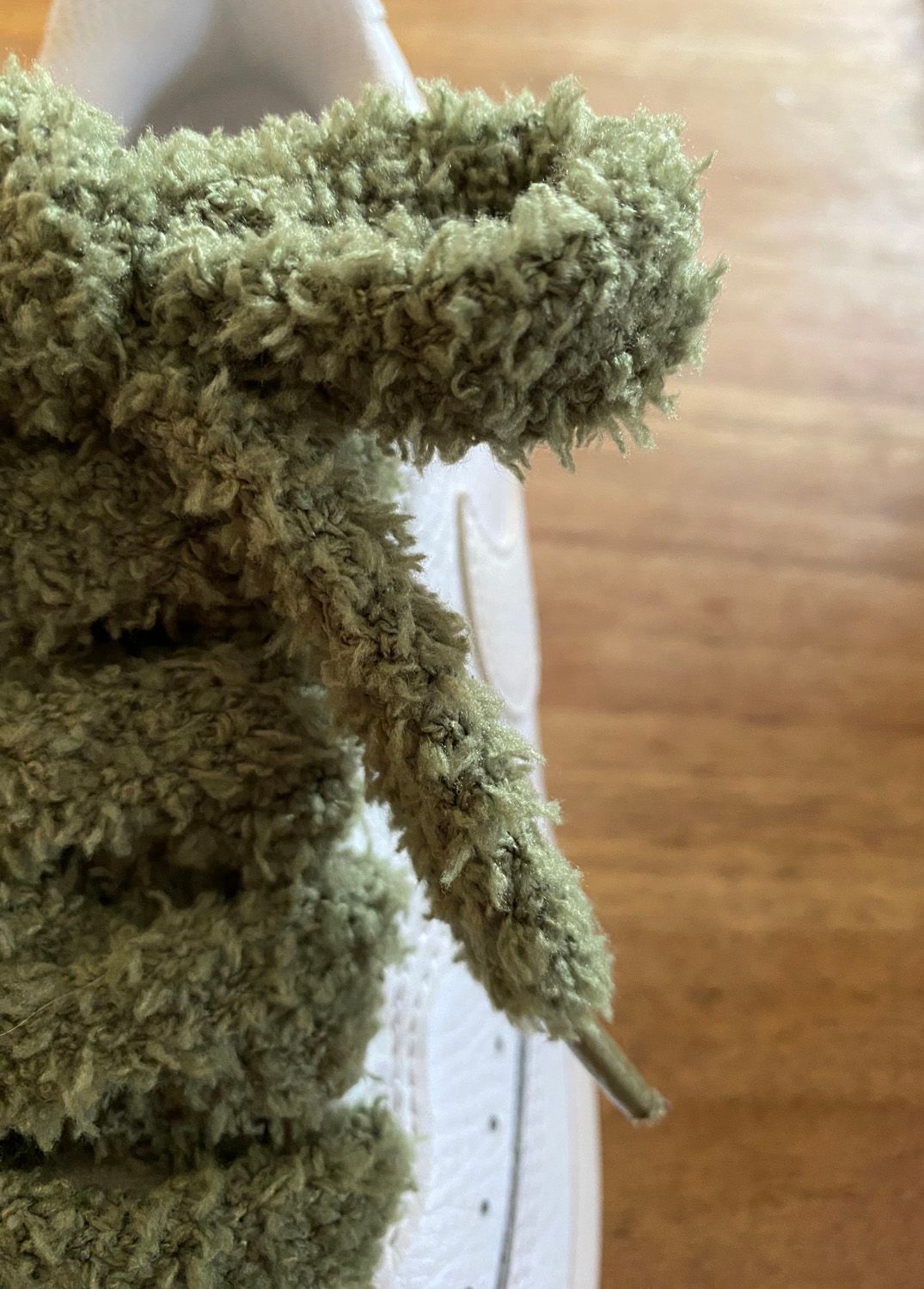 Lacets plats Fluffy vert kaki – Style Urban Street, doux comme un nounours