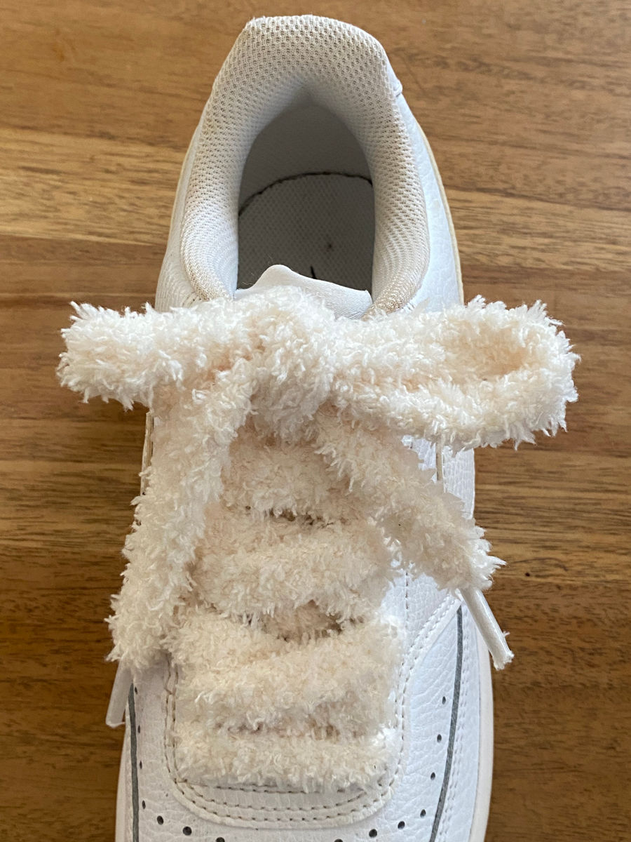 Lacets plats Fluffy  crème – Style Urban Street, doux comme un nounours