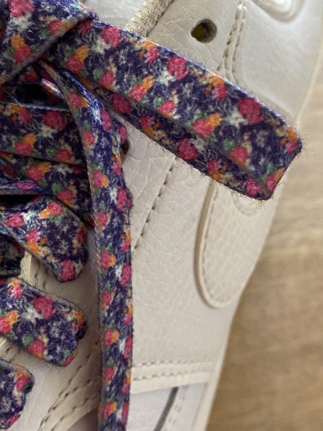 Japanese flower print laces, violet background