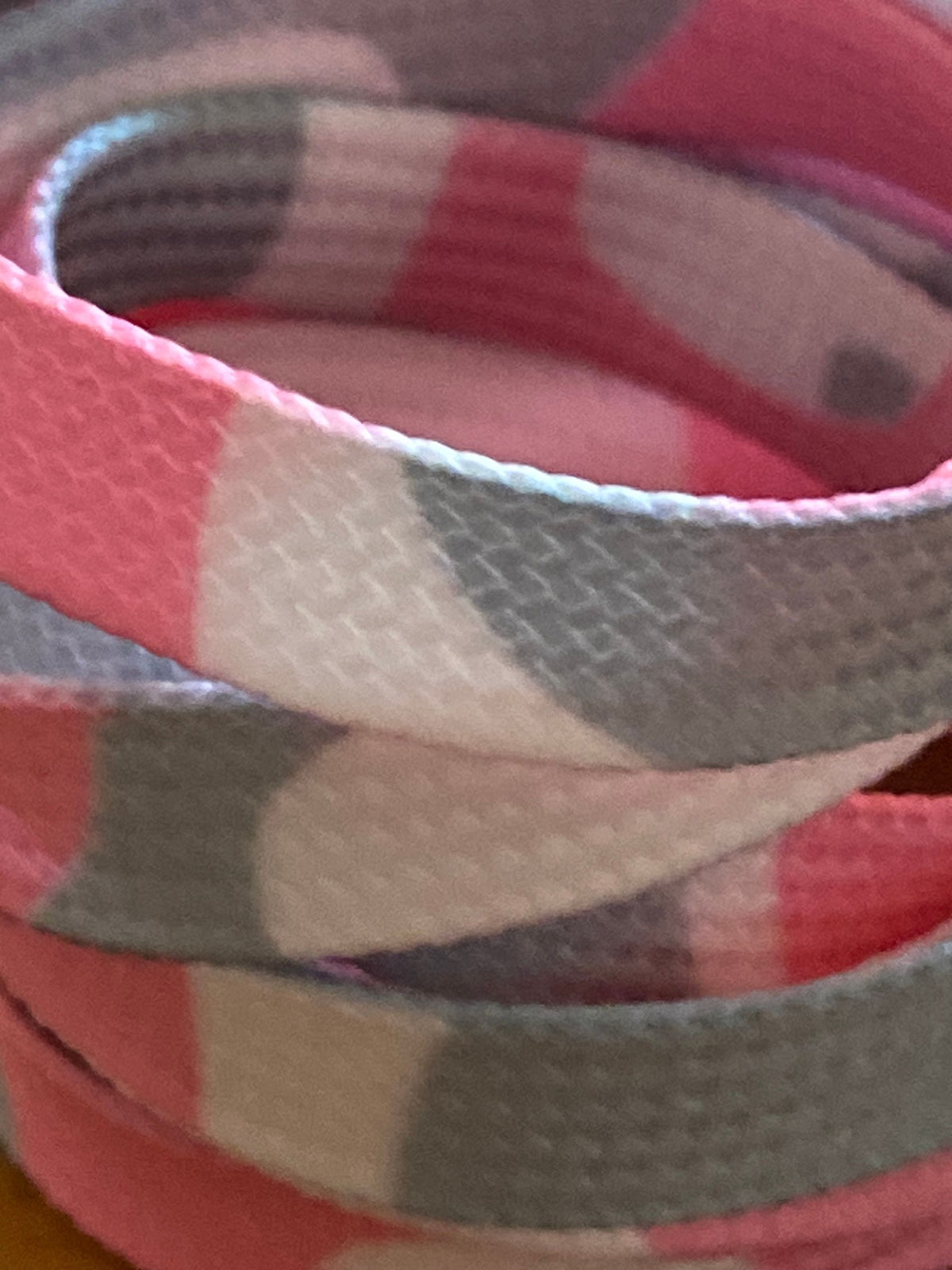 Lacets rose et gris camouflages