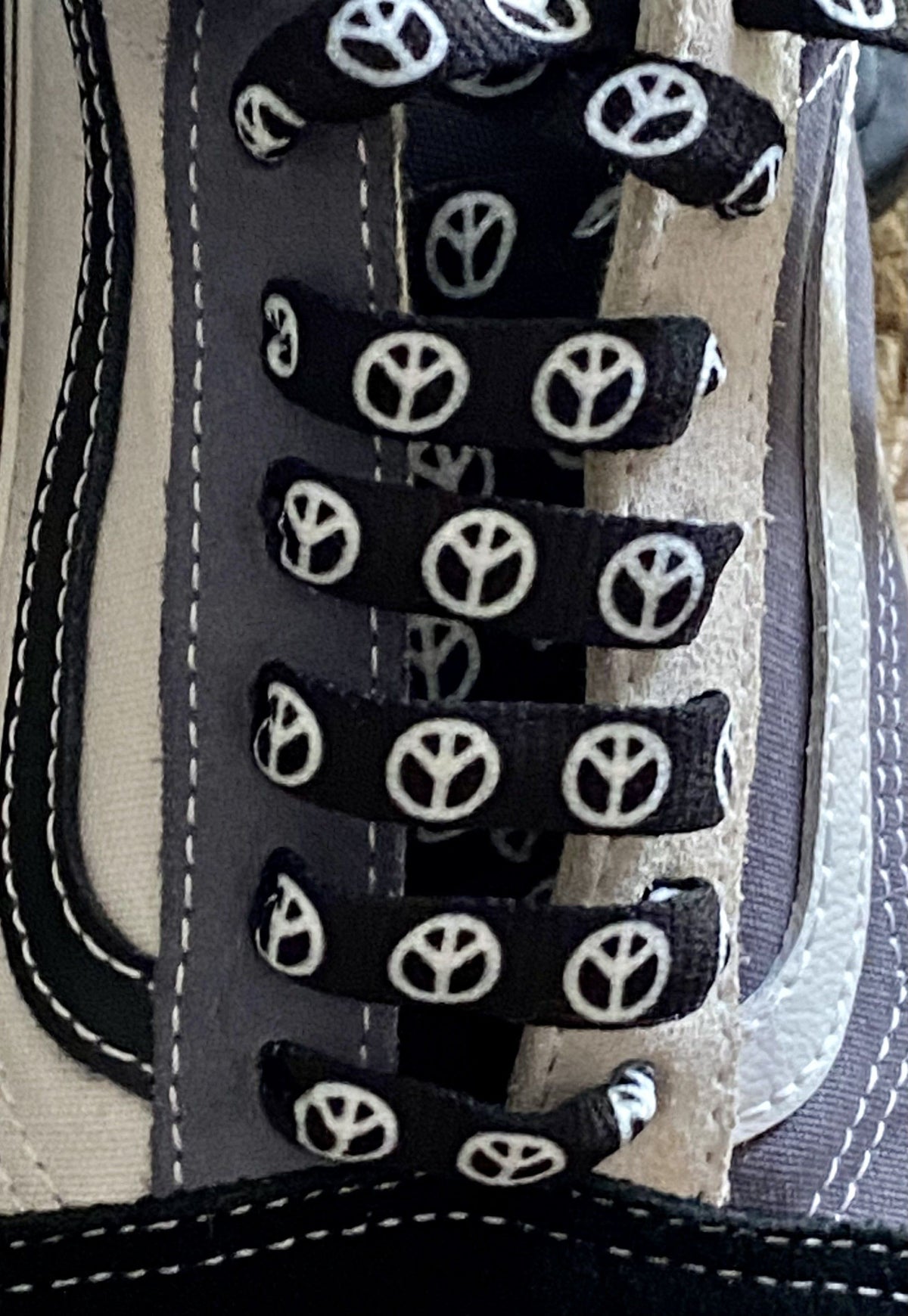 Lacets plats peace and love en noir