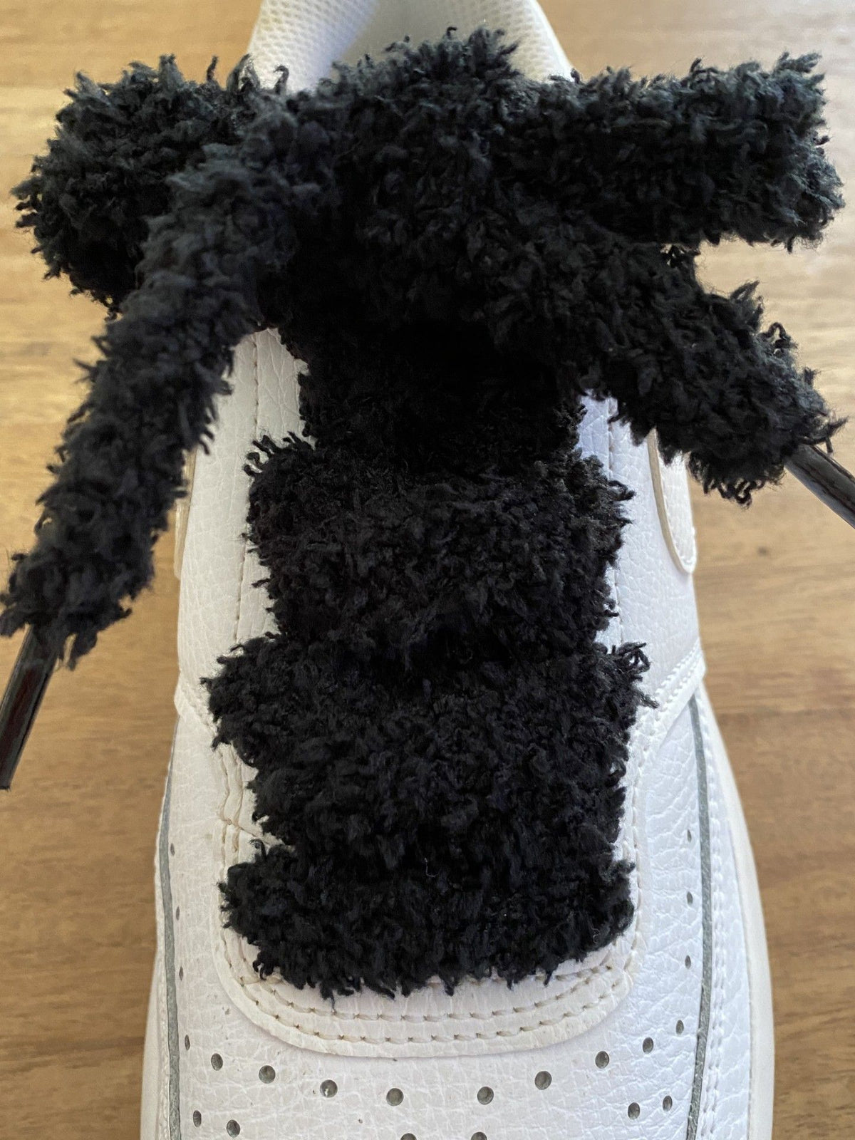 Lacets plats Fluffy noirs – Style Urban Street, doux comme un nounours