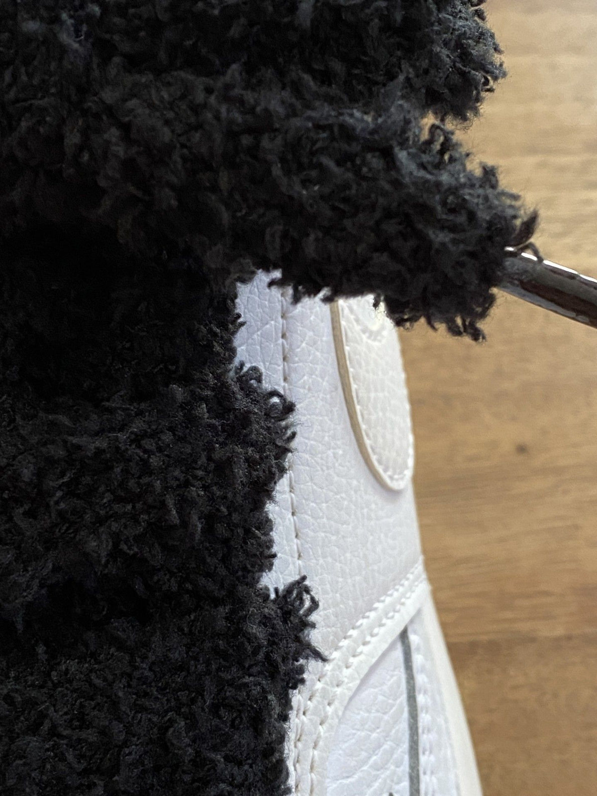 Lacets plats Fluffy noirs – Style Urban Street, doux comme un nounours