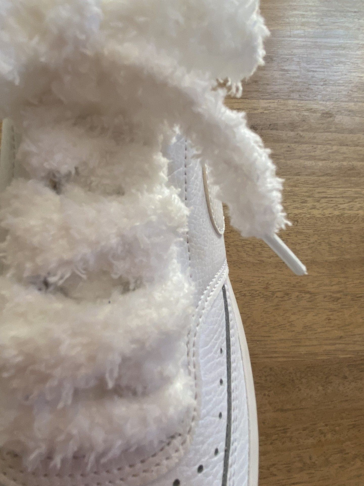 White Fluffy flat laces – Urban Street style, soft as a teddy bear