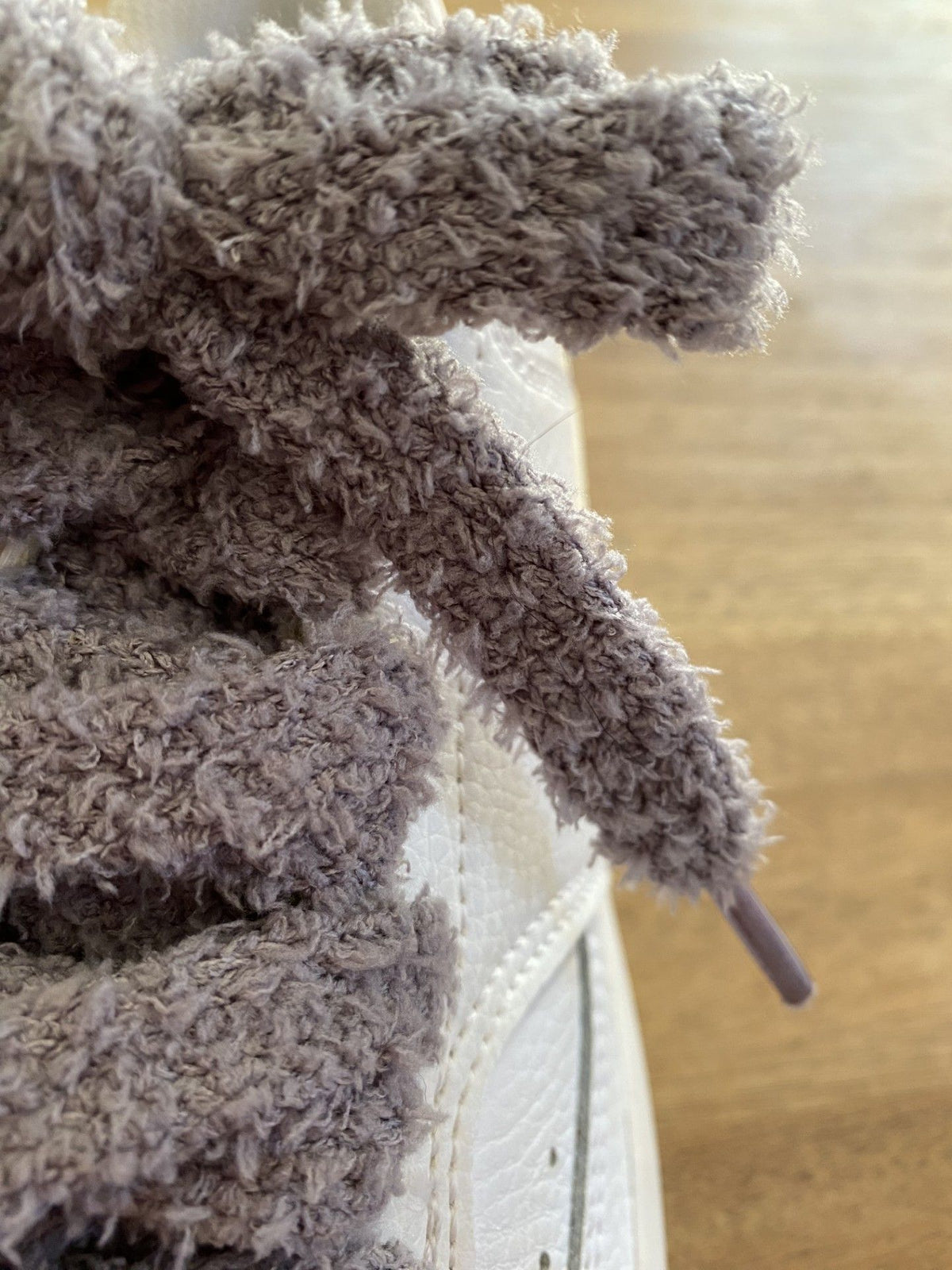 Lacets plats Fluffy gris cendré – Style Urban Street, doux comme un nounours