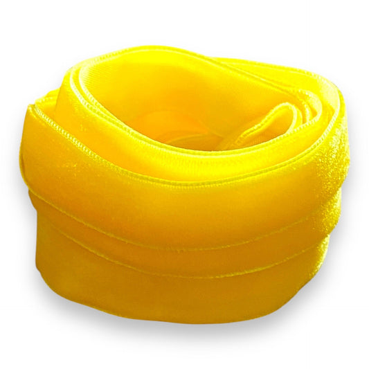 Lacets en velours jaune ambre