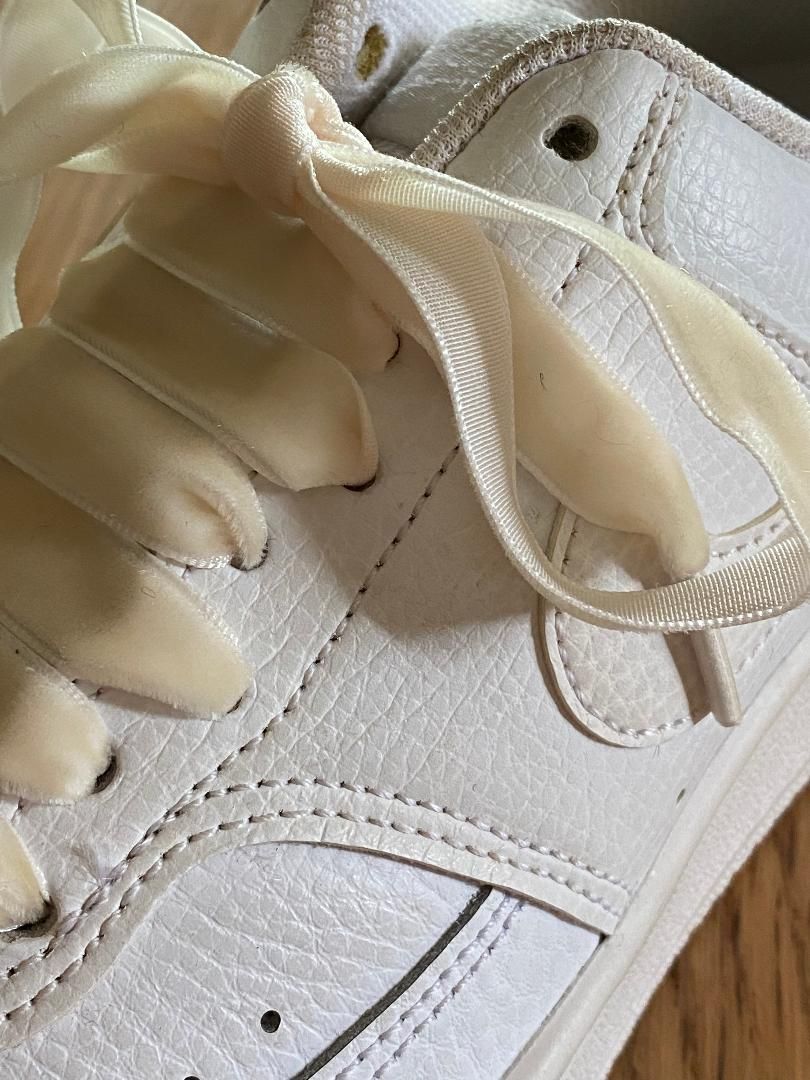 Ivory white velvet laces