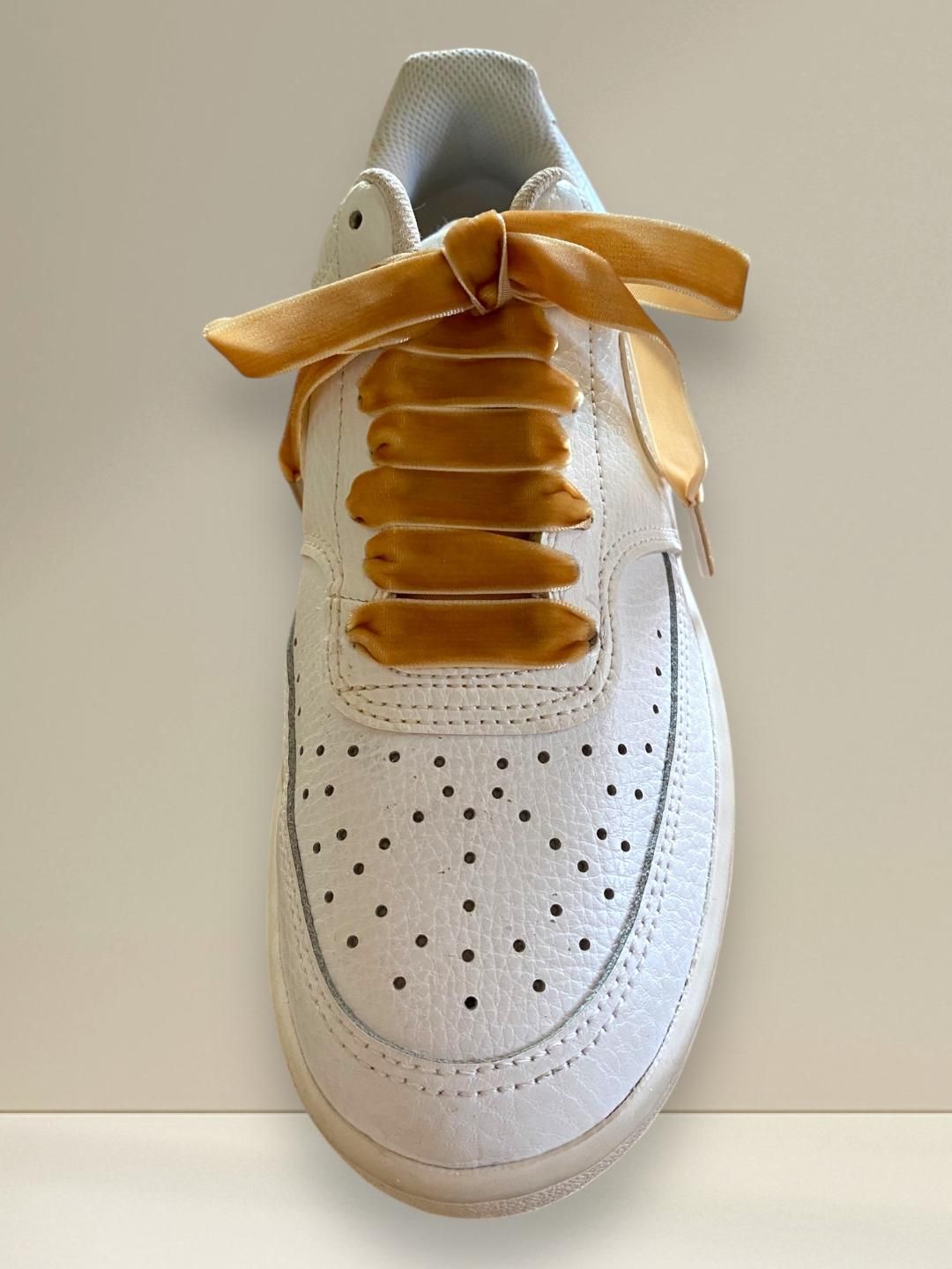 Caramel velvet laces