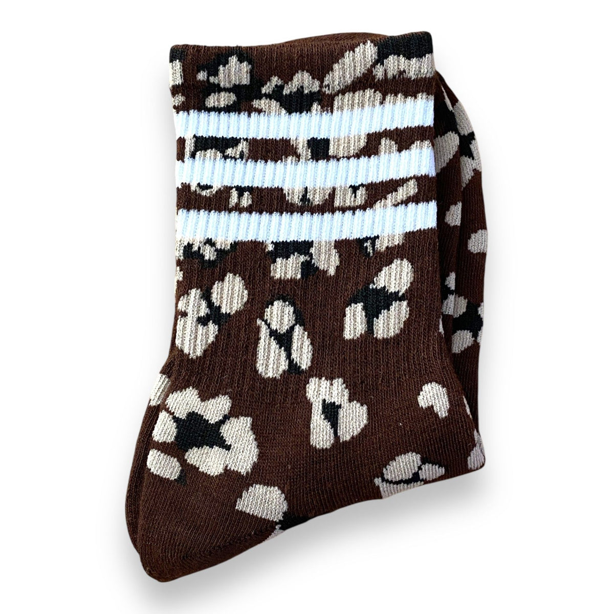 Chic and sporty leopard print socks