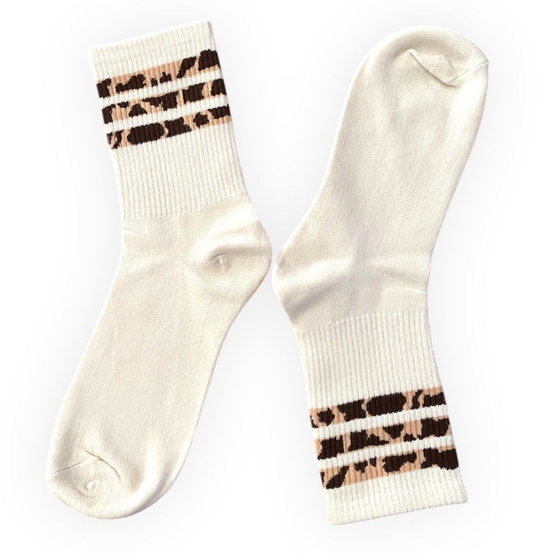 Chic and sporty leopard print socks