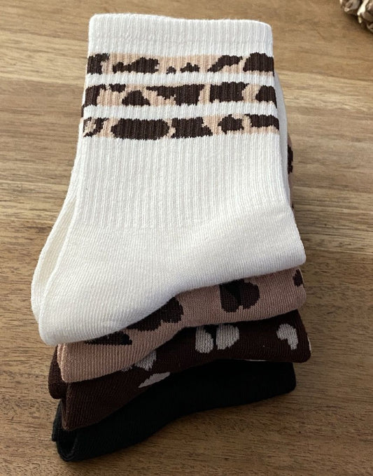 Chic and sporty leopard print socks