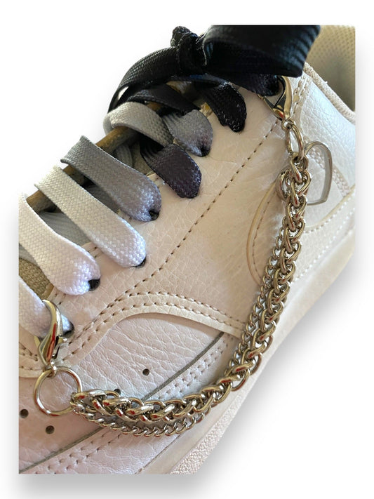 Silver-tone decorative sneaker chain – With heart charm – rock & chic style – Customizable with mini-charms