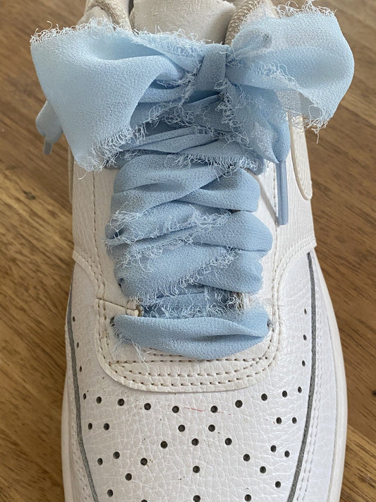 Wide thistle blue bohemian-style poplin laces for sneakers and fashion accessories