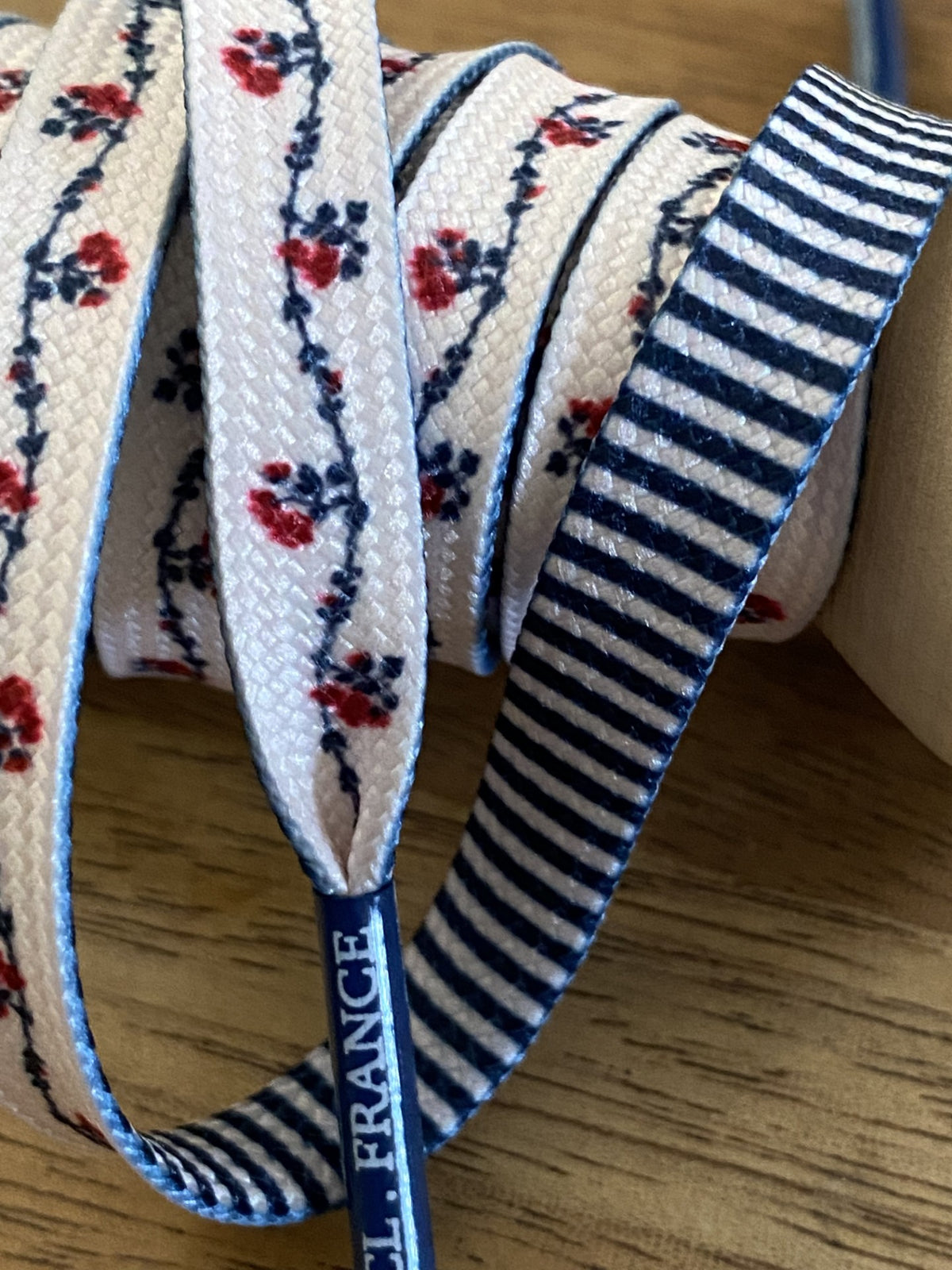 Lacets Double Face imprimés fleurs d'amandier et rayures bleu marine - Edition limitée