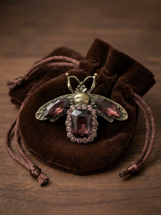 Broche abeille dorée à strass Grenat
