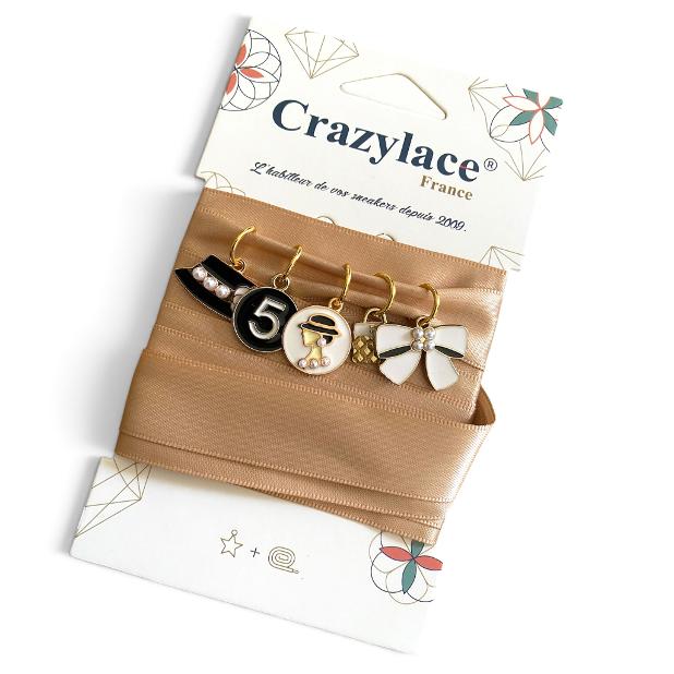 COCO – Pack lacets satin Beige/Or & 5 breloques prêt-à-porter – Création Crazylace